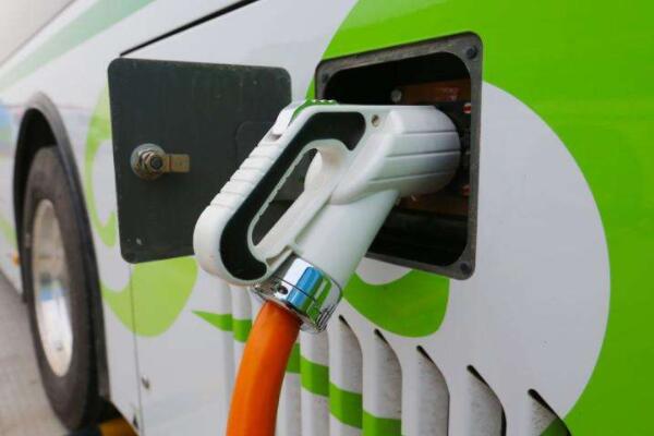 四部委联合发布行动计划 提升新能源汽车充电保障能力