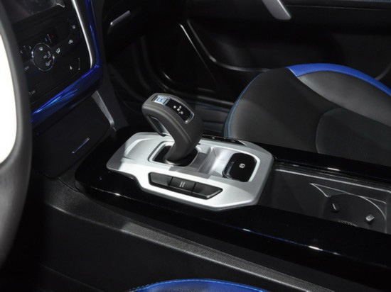 帝豪EV配备了电动车单速变速箱。
